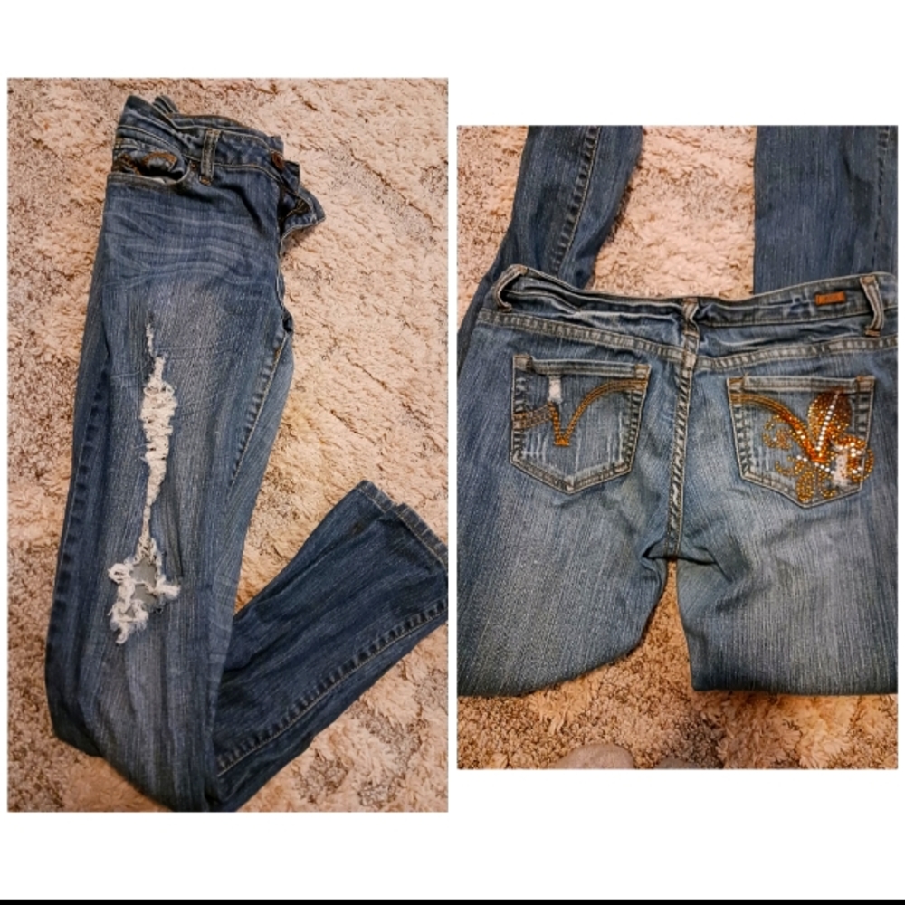 Jeans with holes